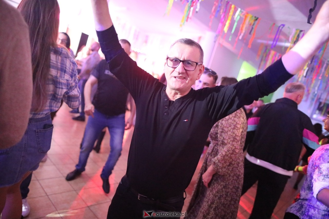 Potańcówka w klimacie lat 90-tych w Łegu Przedmiejskim - zdjęcie #2 - eOstroleka.pl
