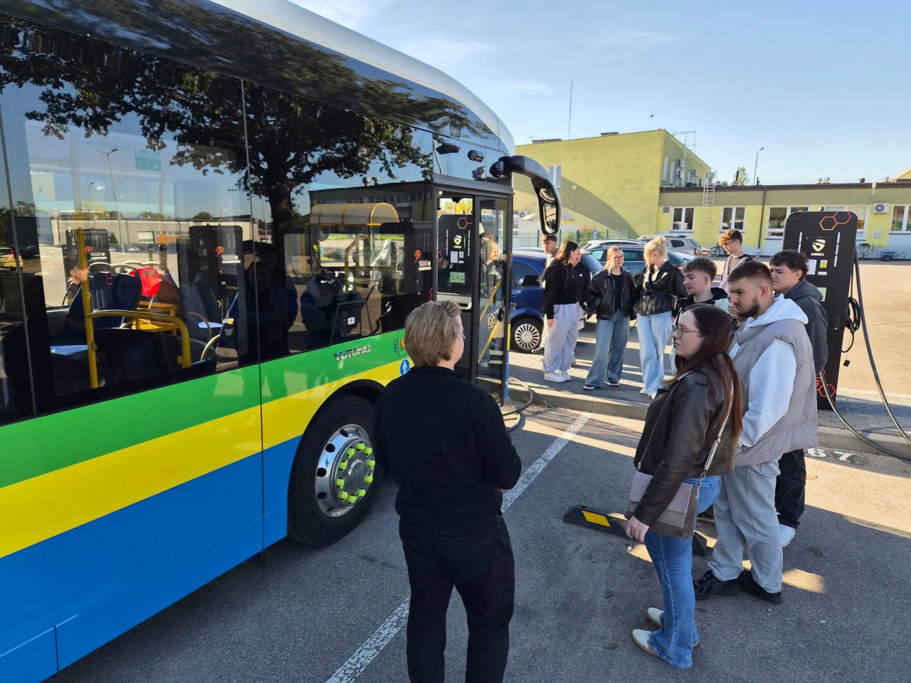 Uczniowie ZSZ nr 1  z wizytą w MZK Ostrołęka [05.10.2026] - zdjęcie #7 - eOstroleka.pl