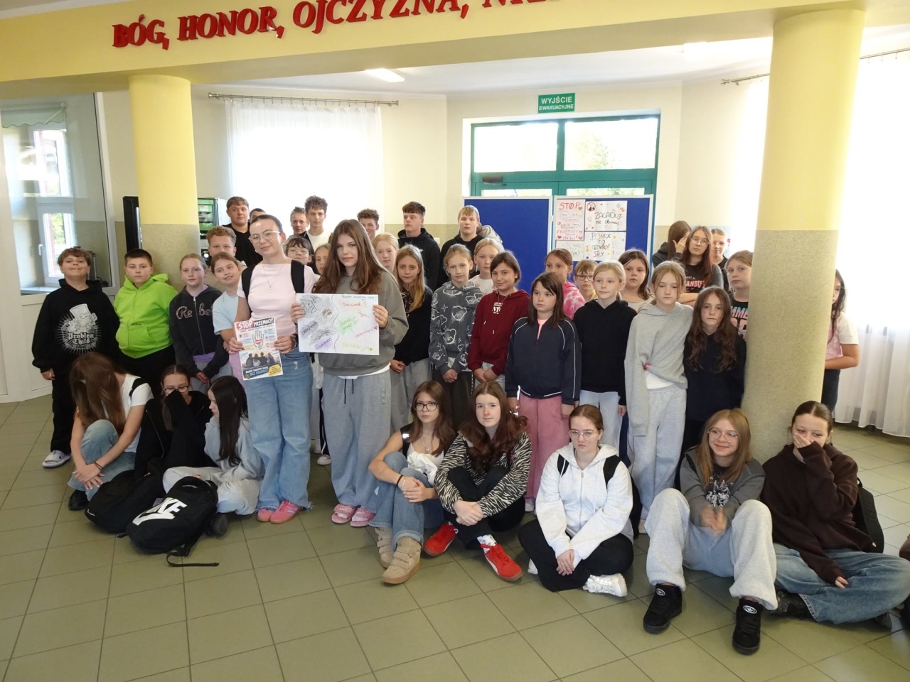 Stop przemocy w szkole! Uczniowie z Olszewa-Borek dołączyli do ogólnopolskiej akcji [06.10.2026] - zdjęcie #39 - eOstroleka.pl