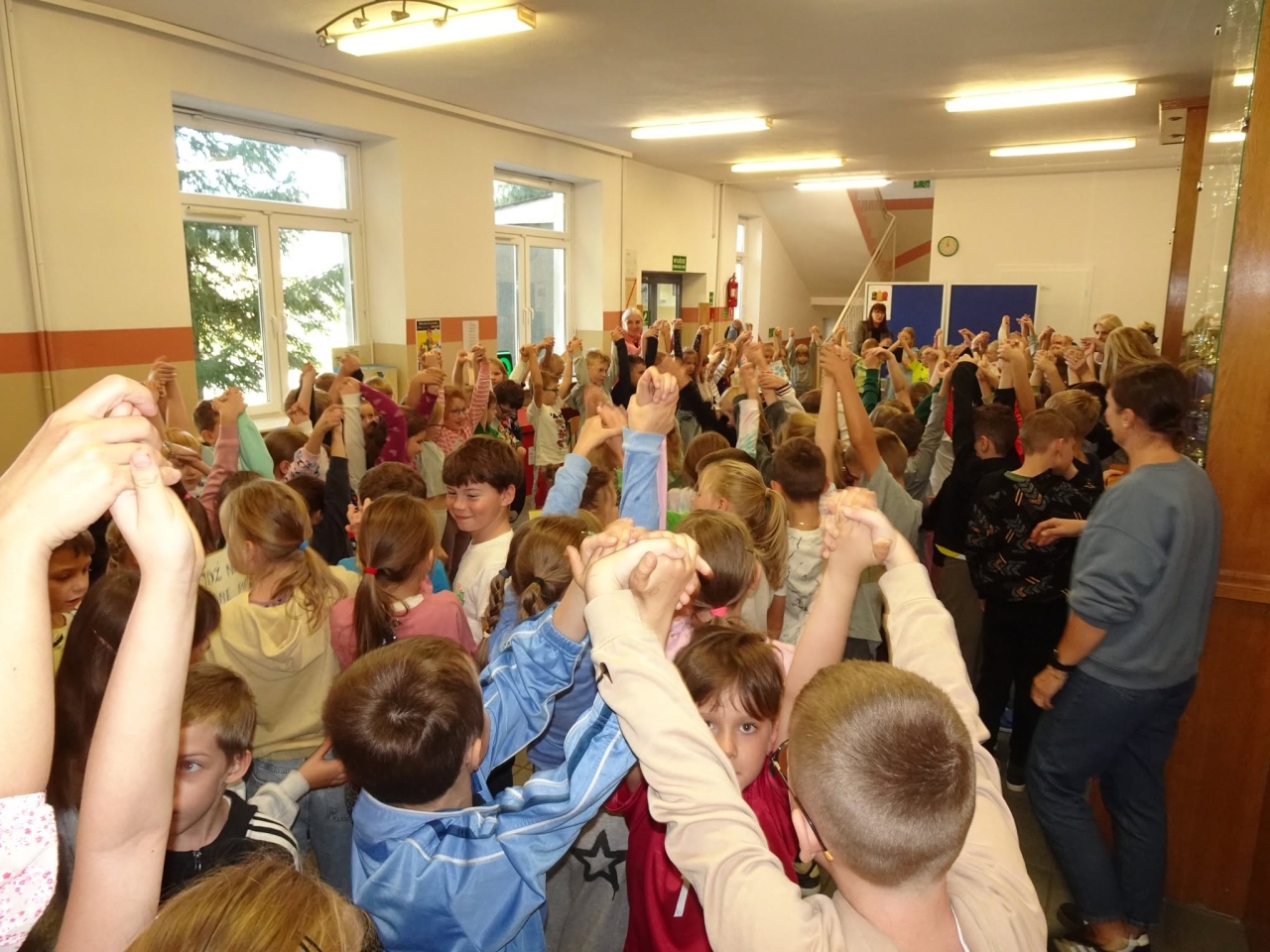 Stop przemocy w szkole! Uczniowie z Olszewa-Borek dołączyli do ogólnopolskiej akcji [06.10.2026] - zdjęcie #33 - eOstroleka.pl