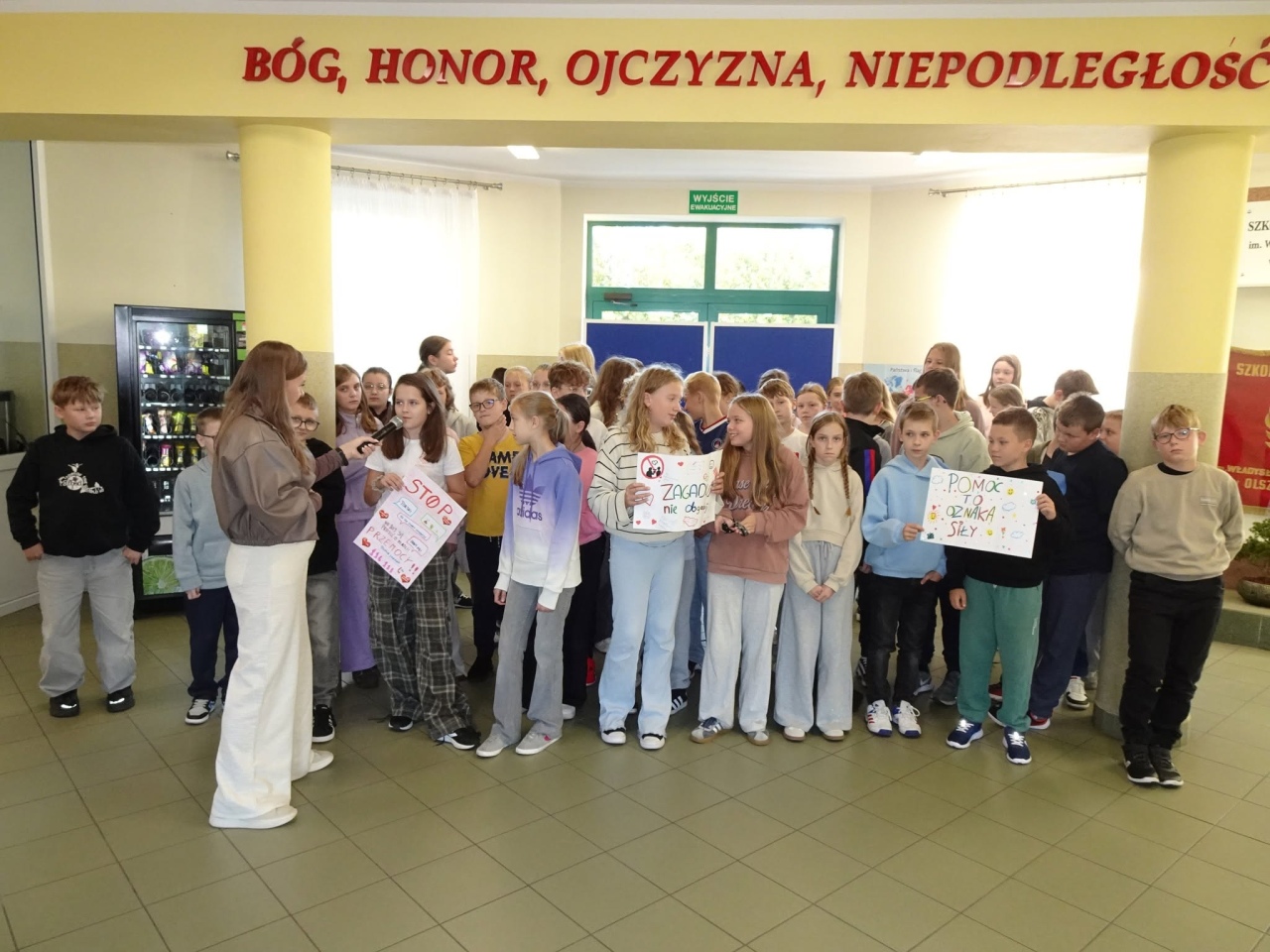 Stop przemocy w szkole! Uczniowie z Olszewa-Borek dołączyli do ogólnopolskiej akcji [06.10.2026] - zdjęcie #8 - eOstroleka.pl