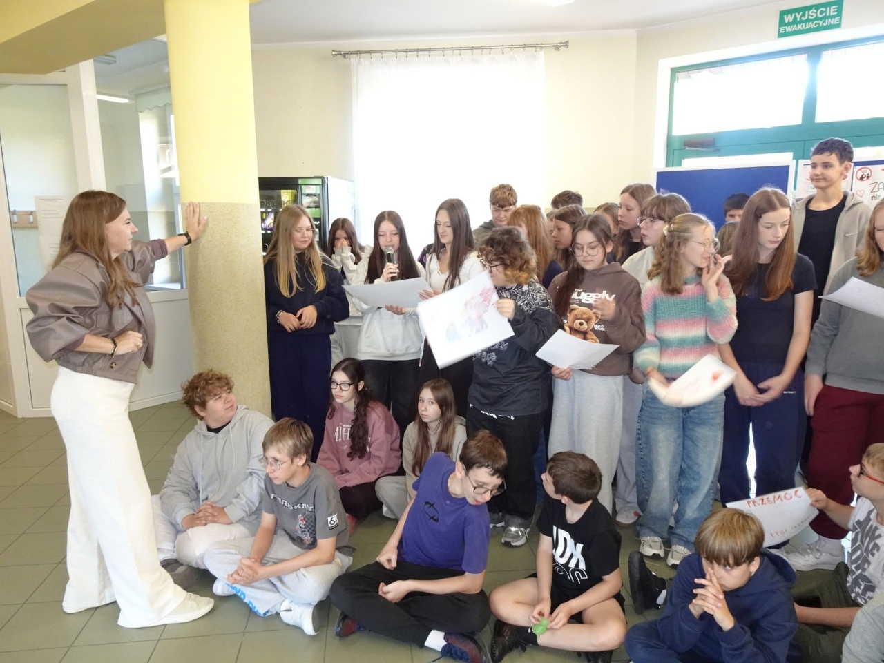 Stop przemocy w szkole! Uczniowie z Olszewa-Borek dołączyli do ogólnopolskiej akcji [06.10.2026] - zdjęcie #7 - eOstroleka.pl