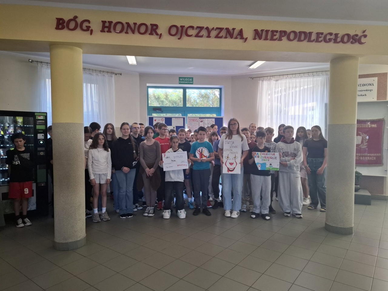 Stop przemocy w szkole! Uczniowie z Olszewa-Borek dołączyli do ogólnopolskiej akcji [06.10.2026] - zdjęcie #6 - eOstroleka.pl