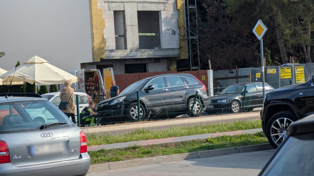 Kolizja na Fieldorfa Nila [06.10.2026] - zdjęcie #2 - eOstroleka.pl