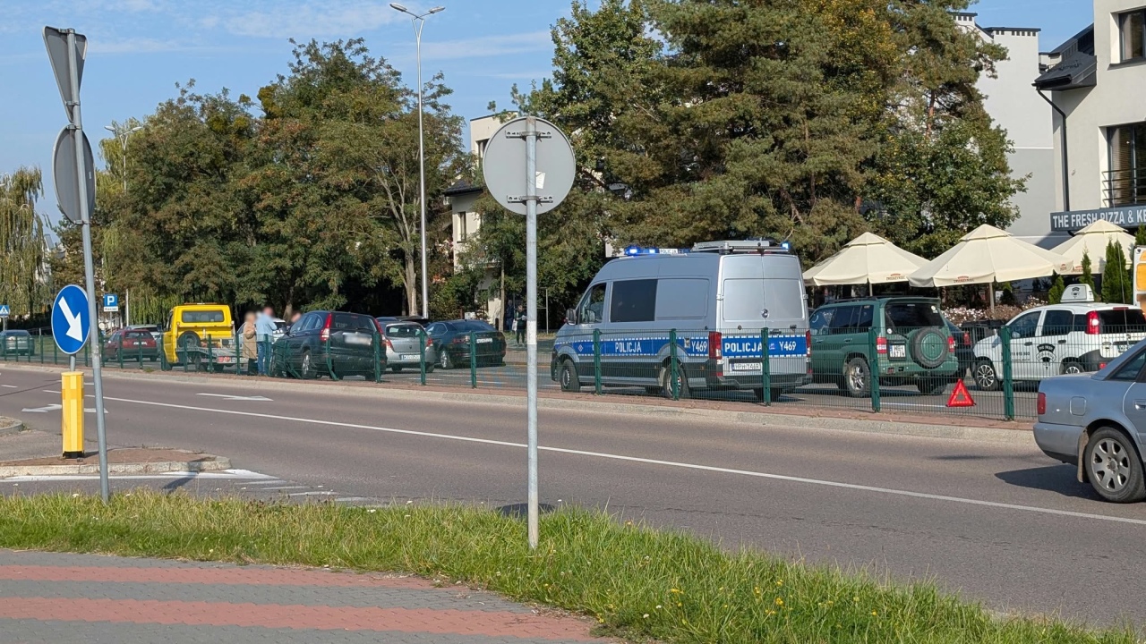 Kolizja na Fieldorfa Nila [06.10.2026] - zdjęcie #1 - eOstroleka.pl