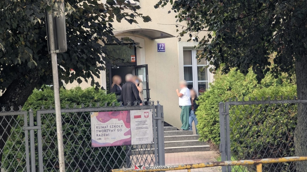 Atak nożownika w ZSZ 4 w Ostrołęce [7.10.2026] - zdjęcie #21 - eOstroleka.pl