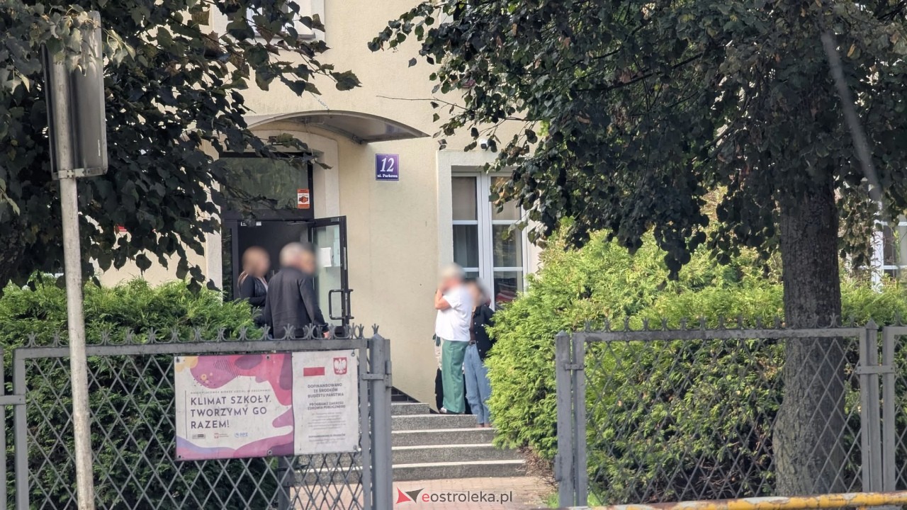 Atak nożownika w ZSZ 4 w Ostrołęce [7.10.2026] - zdjęcie #20 - eOstroleka.pl