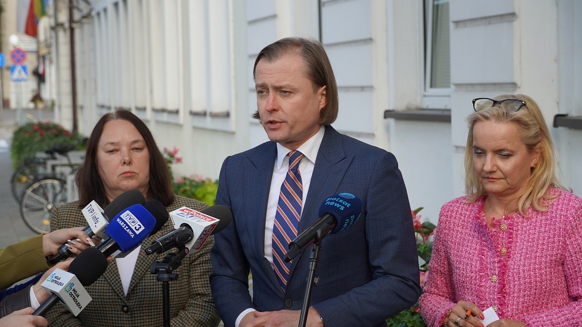 Atak w szkole w Ostrołęce - Konferencja prasowa po posiedzeniu sztabu kryzysowego [07.10.2026] - zdjęcie #24 - eOstroleka.pl
