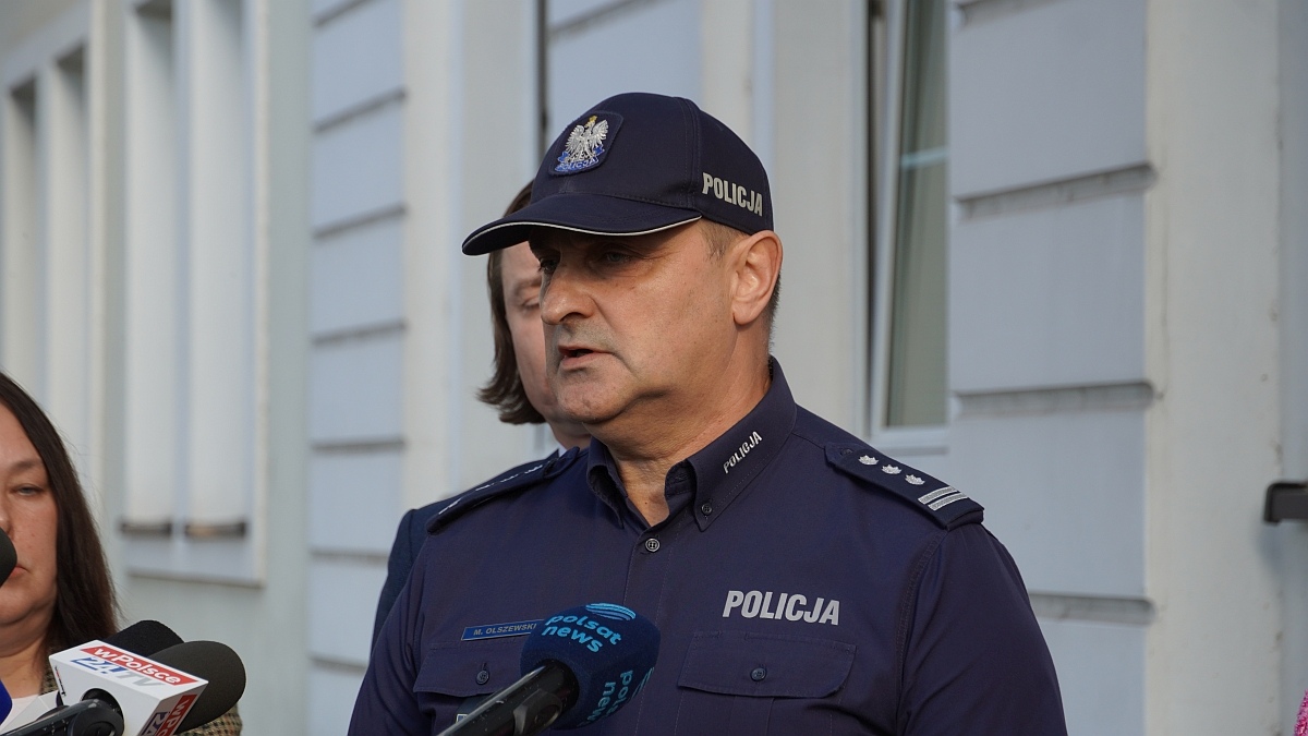 Atak w szkole w Ostrołęce - Konferencja prasowa po posiedzeniu sztabu kryzysowego [07.10.2026] - zdjęcie #18 - eOstroleka.pl