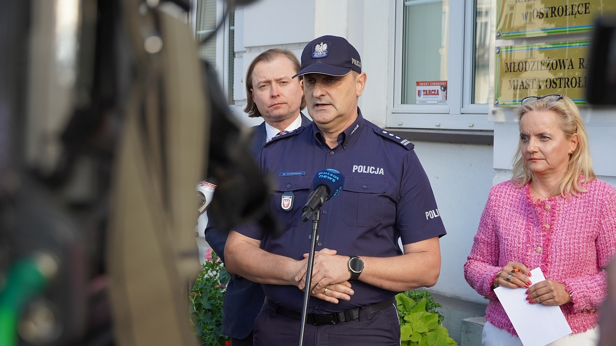 Atak w szkole w Ostrołęce - Konferencja prasowa po posiedzeniu sztabu kryzysowego [07.10.2026] - zdjęcie #14 - eOstroleka.pl