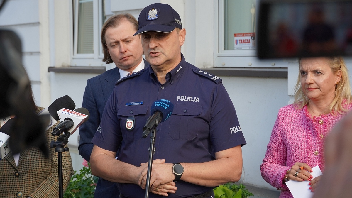 Atak w szkole w Ostrołęce - Konferencja prasowa po posiedzeniu sztabu kryzysowego [07.10.2026] - zdjęcie #12 - eOstroleka.pl