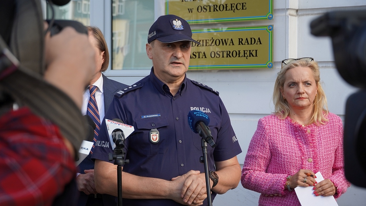 Atak w szkole w Ostrołęce - Konferencja prasowa po posiedzeniu sztabu kryzysowego [07.10.2026] - zdjęcie #11 - eOstroleka.pl