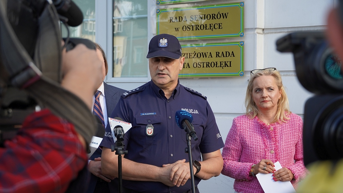 Atak w szkole w Ostrołęce - Konferencja prasowa po posiedzeniu sztabu kryzysowego [07.10.2026] - zdjęcie #10 - eOstroleka.pl