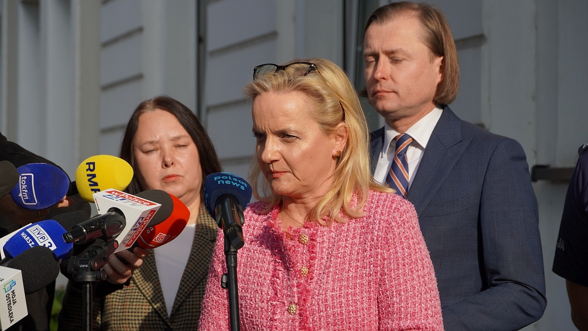 Atak w szkole w Ostrołęce - Konferencja prasowa po posiedzeniu sztabu kryzysowego [07.10.2026] - zdjęcie #6 - eOstroleka.pl