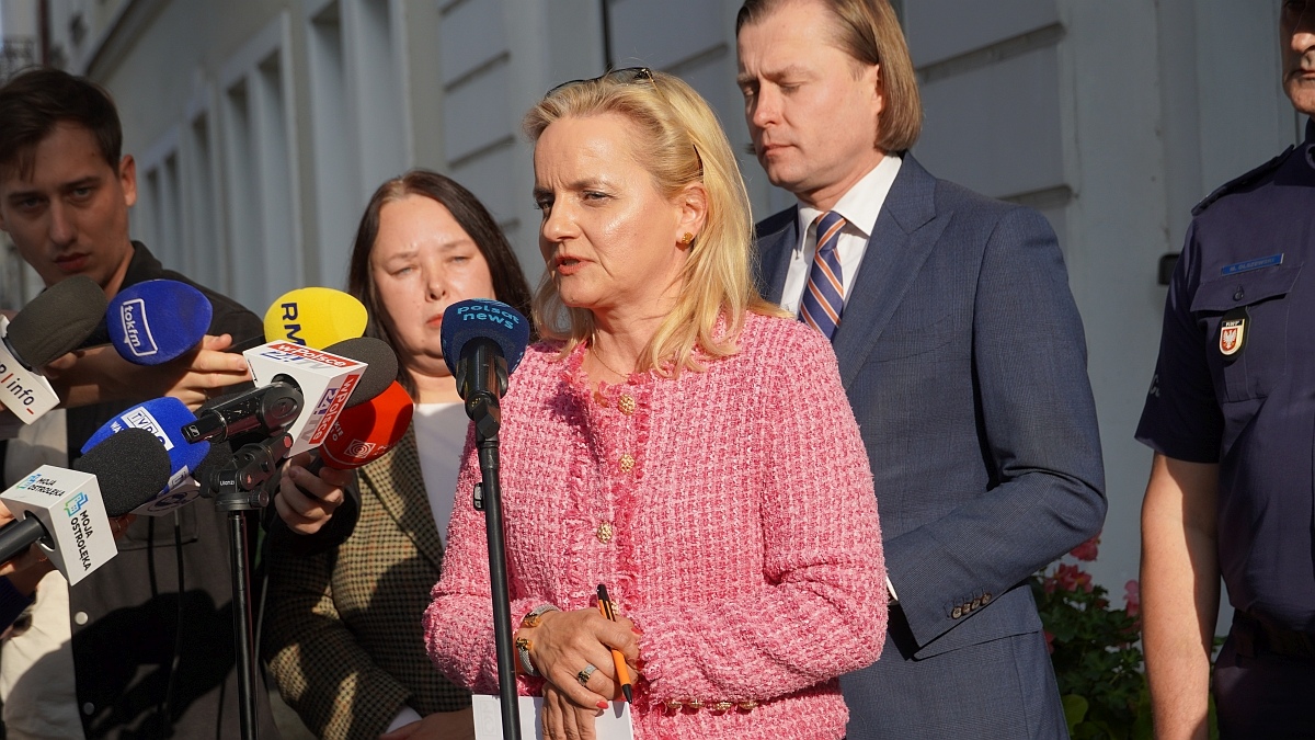 Atak w szkole w Ostrołęce - Konferencja prasowa po posiedzeniu sztabu kryzysowego [07.10.2026] - zdjęcie #4 - eOstroleka.pl