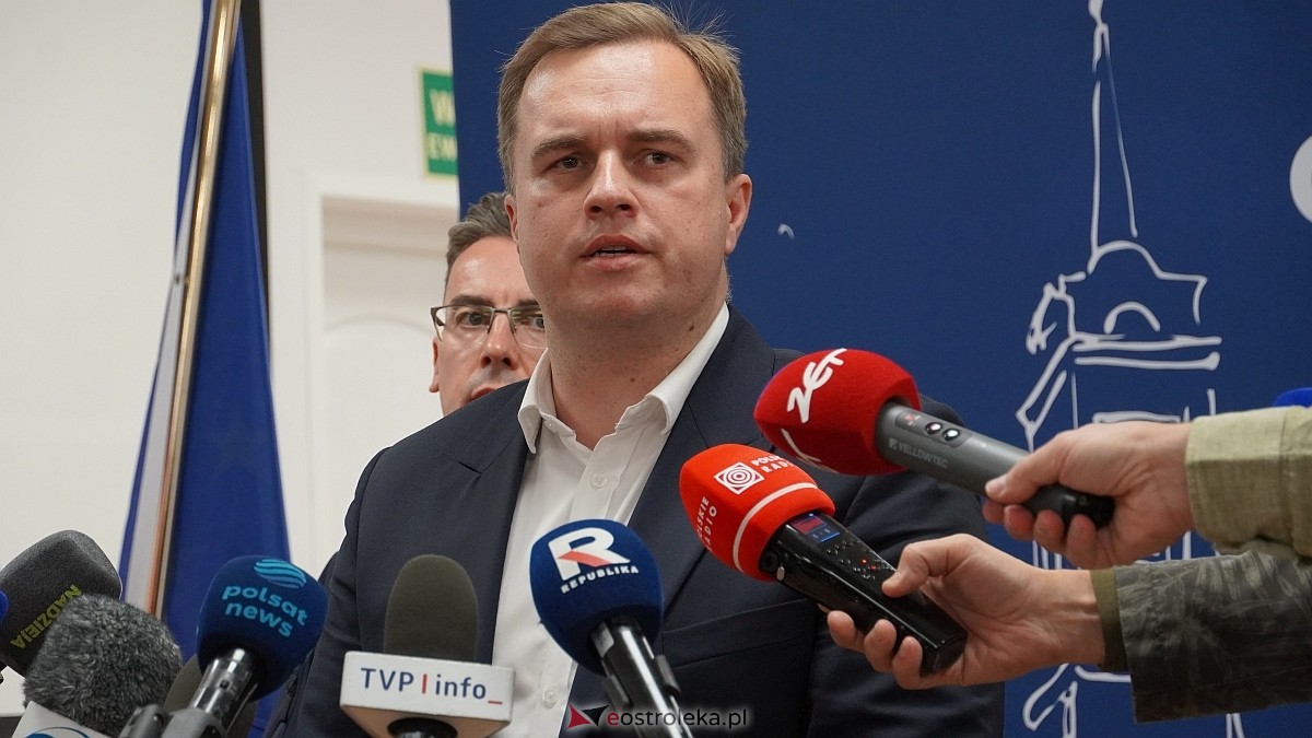 Konferencja prasowa po sztabie kryzysowym [08.10.2026] - zdjęcie #11 - eOstroleka.pl