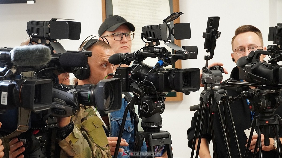 Konferencja prasowa po sztabie kryzysowym [08.10.2026] - zdjęcie #2 - eOstroleka.pl