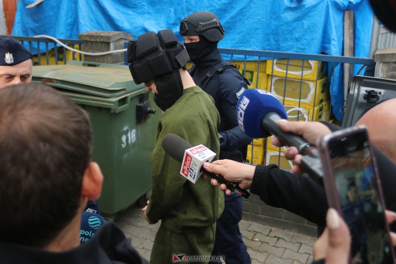 Atak w szkole w Ostrołęce. Jakub Z. doprowadzony do prokuratury [8.10.2026] - zdjęcie #13 - eOstroleka.pl