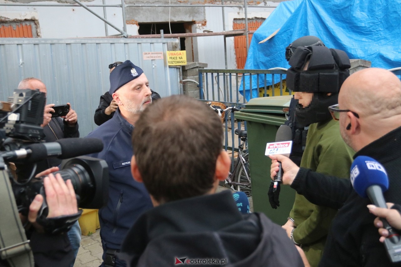 Atak w szkole w Ostrołęce. Jakub Z. doprowadzony do prokuratury [8.10.2026] - zdjęcie #8 - eOstroleka.pl