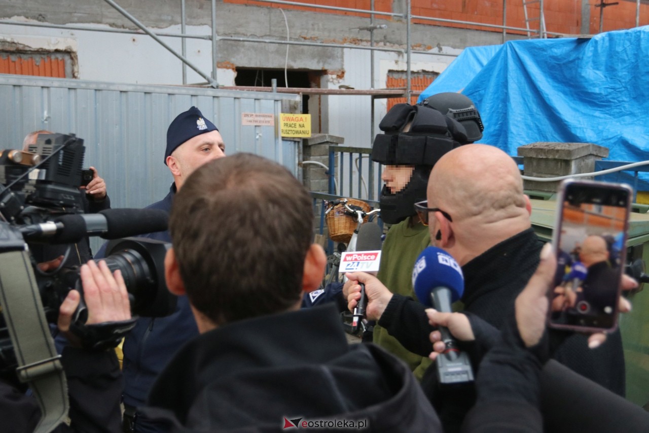 Atak w szkole w Ostrołęce. Jakub Z. doprowadzony do prokuratury [8.10.2026] - zdjęcie #5 - eOstroleka.pl