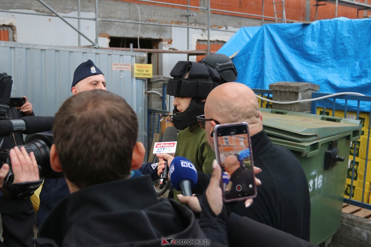 Atak w szkole w Ostrołęce. Jakub Z. doprowadzony do prokuratury [8.10.2026] - zdjęcie #4 - eOstroleka.pl