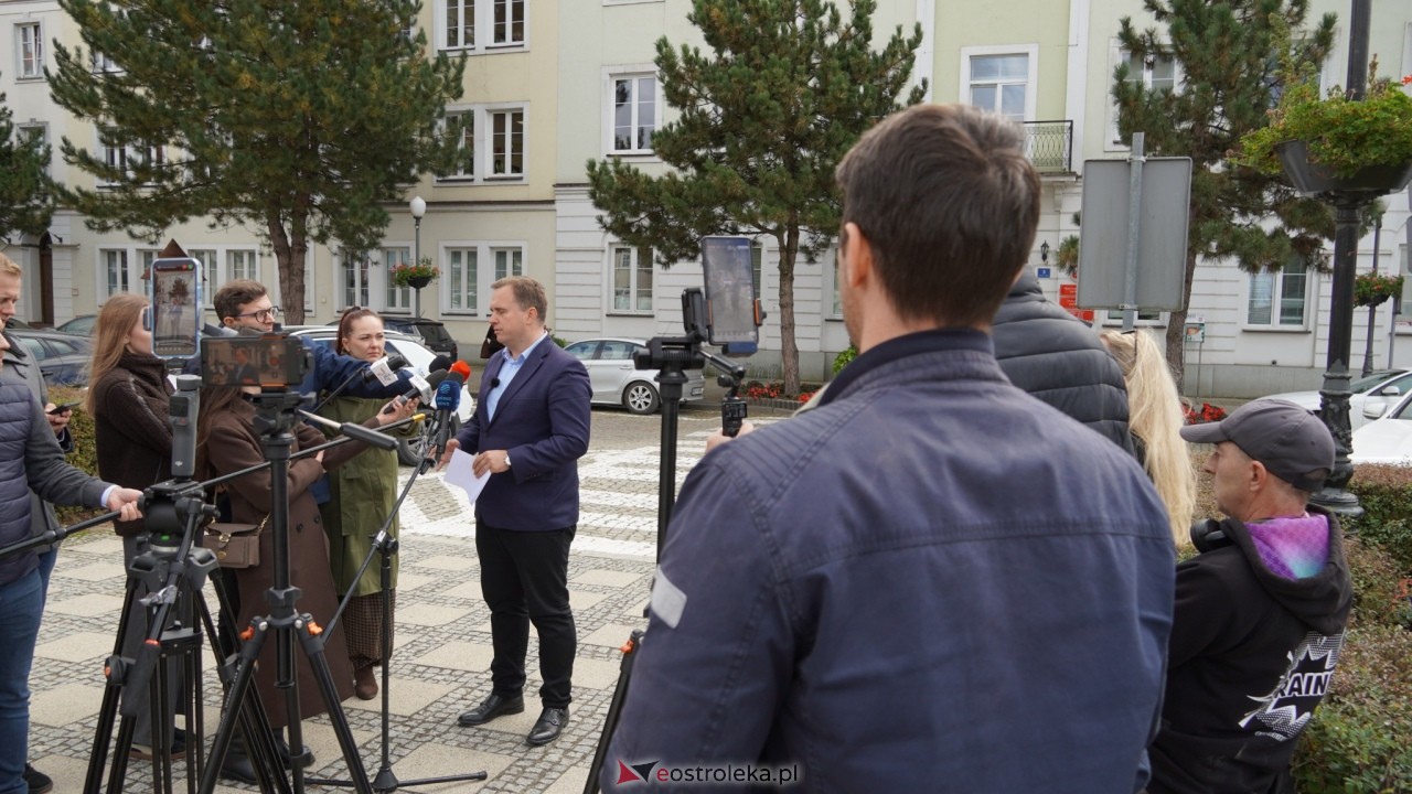 Konferencja prasowa prezydenta ostrołęki po spotkaniu z dyrektorami szkół [09.10.2026] - zdjęcie #4 - eOstroleka.pl