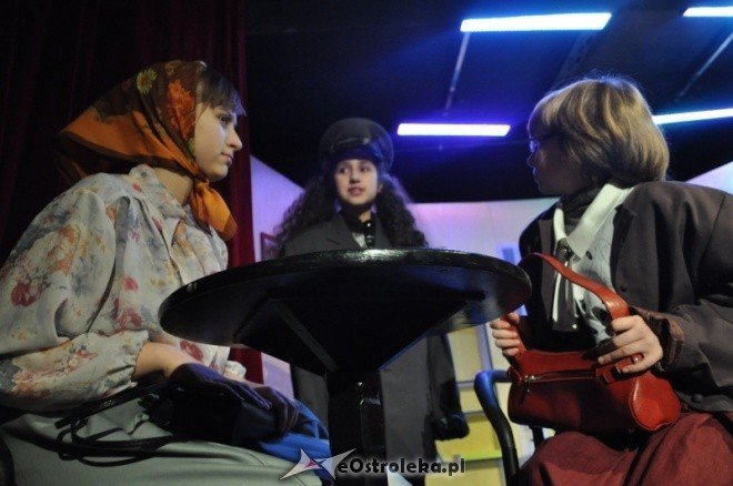 Spektakl Aniu, odpowie ci wierszyk w klubie OCZKO [8.I.2012] - zdjęcie #1 - eOstroleka.pl