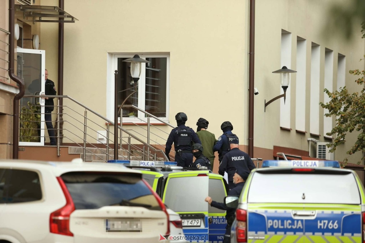 Jakub Z. doprowadzony do sądu na posiedzenie aresztowe [9.10.2026] - zdjęcie #5 - eOstroleka.pl