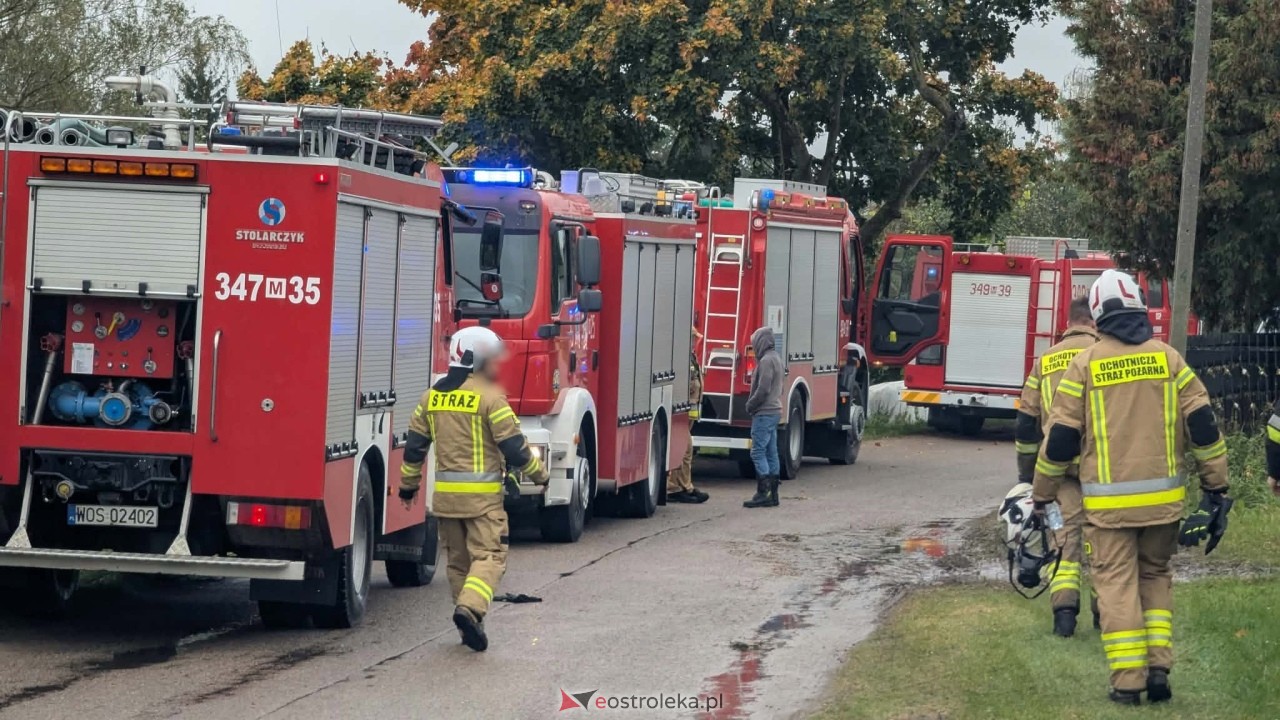 Pożar budynku gospodarczego w Pokrzywnicy [10.10.2026] - zdjęcie #18 - eOstroleka.pl
