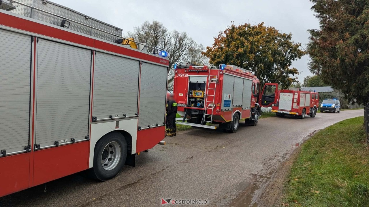 Pożar budynku gospodarczego w Pokrzywnicy [10.10.2026] - zdjęcie #14 - eOstroleka.pl