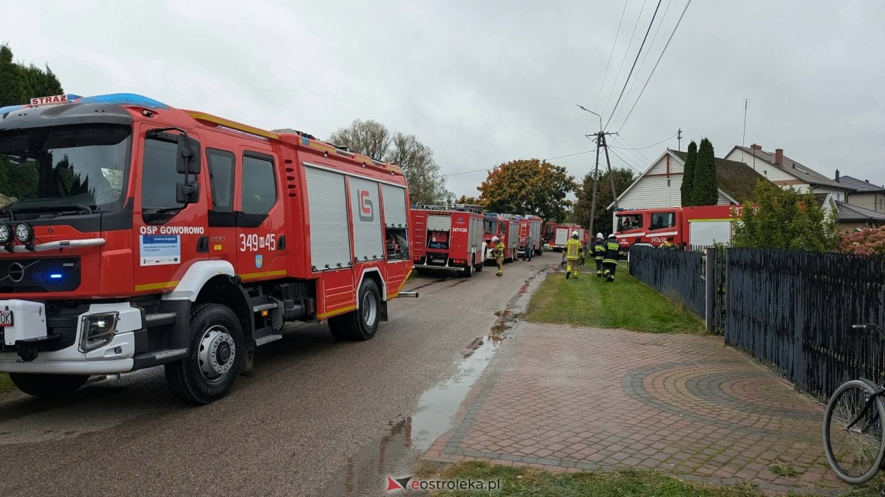Pożar budynku gospodarczego w Pokrzywnicy [10.10.2026] - zdjęcie #12 - eOstroleka.pl
