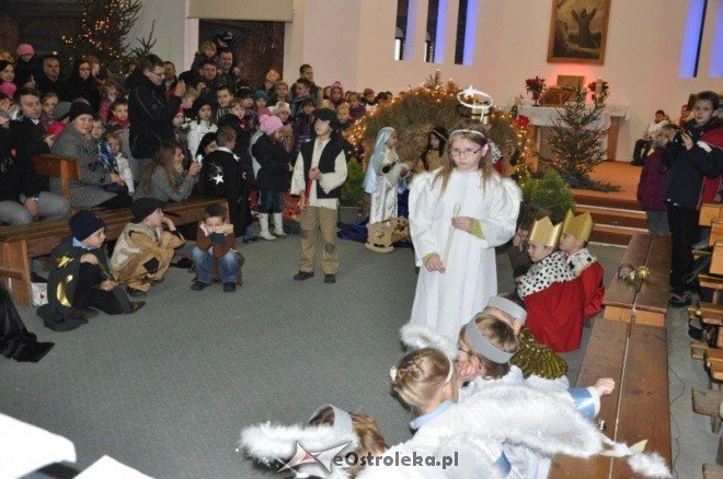 Przedszkolaki wystawiły jasełka w kościele pw. św Franciszka z Asyżu [9.I.2012]] - zdjęcie #6 - eOstroleka.pl
