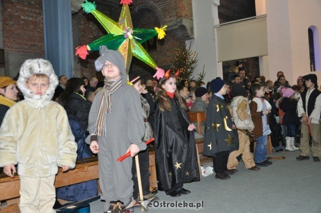 Przedszkolaki wystawiły jasełka w kościele pw. św Franciszka z Asyżu [9.I.2012]] - zdjęcie #10 - eOstroleka.pl