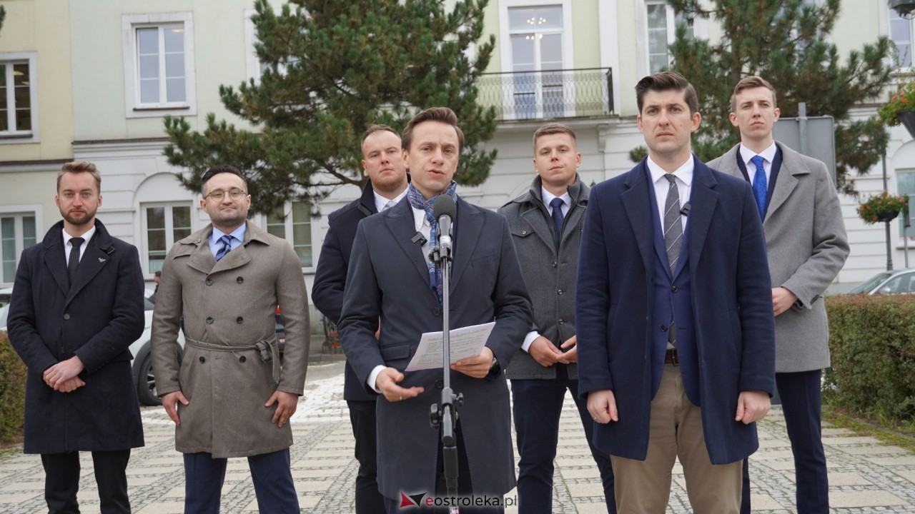 Konferencja prasowa z wicemarszałkiem Sejmu Krzysztofem Bosakiem w Ostrołęce [14.10.2026] - zdjęcie #50 - eOstroleka.pl