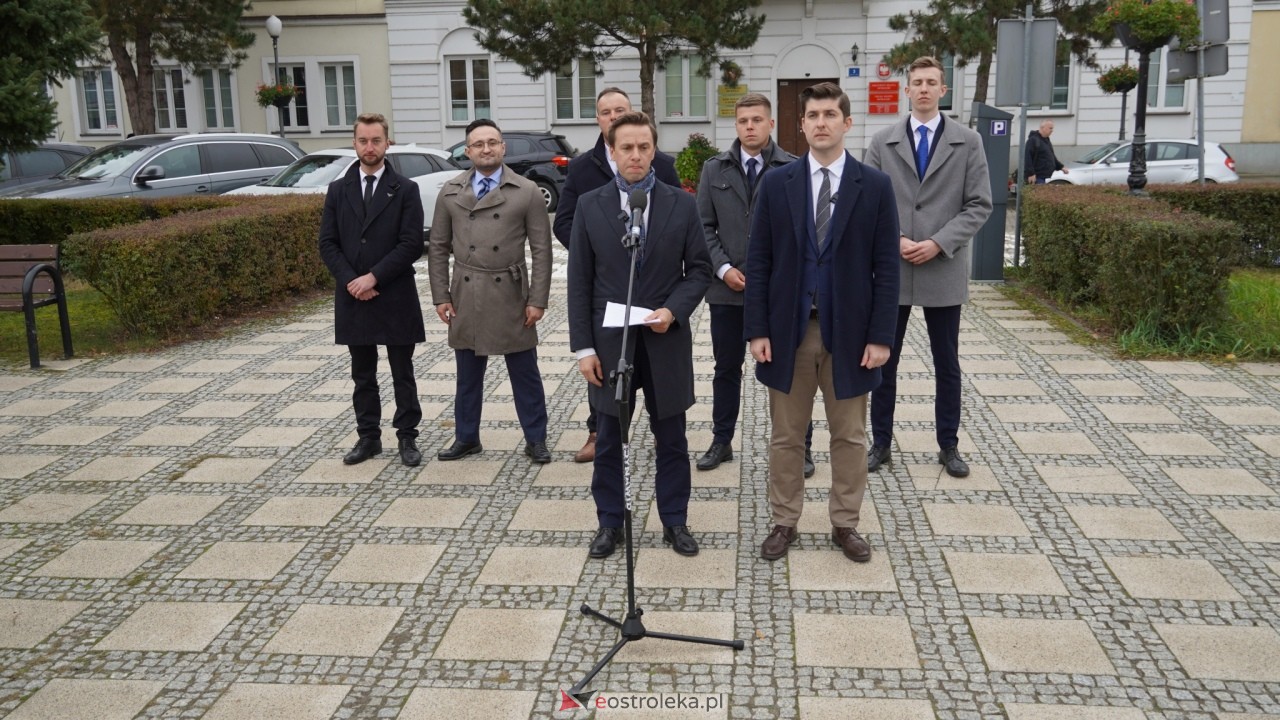 Konferencja prasowa z wicemarszałkiem Sejmu Krzysztofem Bosakiem w Ostrołęce [14.10.2026] - zdjęcie #42 - eOstroleka.pl