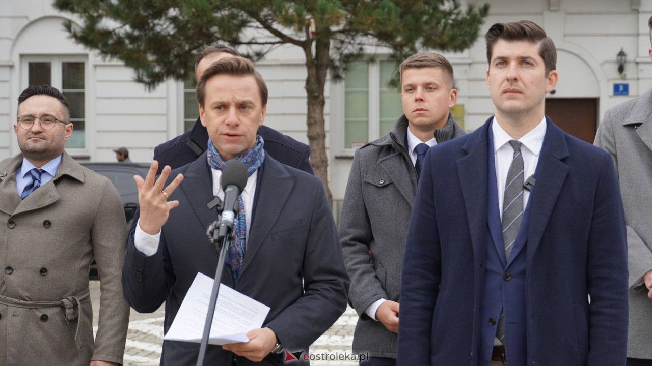 Konferencja prasowa z wicemarszałkiem Sejmu Krzysztofem Bosakiem w Ostrołęce [14.10.2026] - zdjęcie #40 - eOstroleka.pl