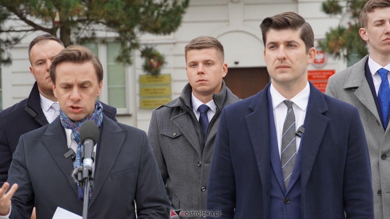 Konferencja prasowa z wicemarszałkiem Sejmu Krzysztofem Bosakiem w Ostrołęce [14.10.2026] - zdjęcie #58 - eOstroleka.pl