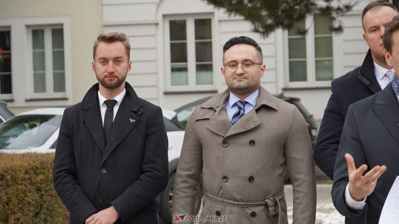 Konferencja prasowa z wicemarszałkiem Sejmu Krzysztofem Bosakiem w Ostrołęce [14.10.2026] - zdjęcie #38 - eOstroleka.pl