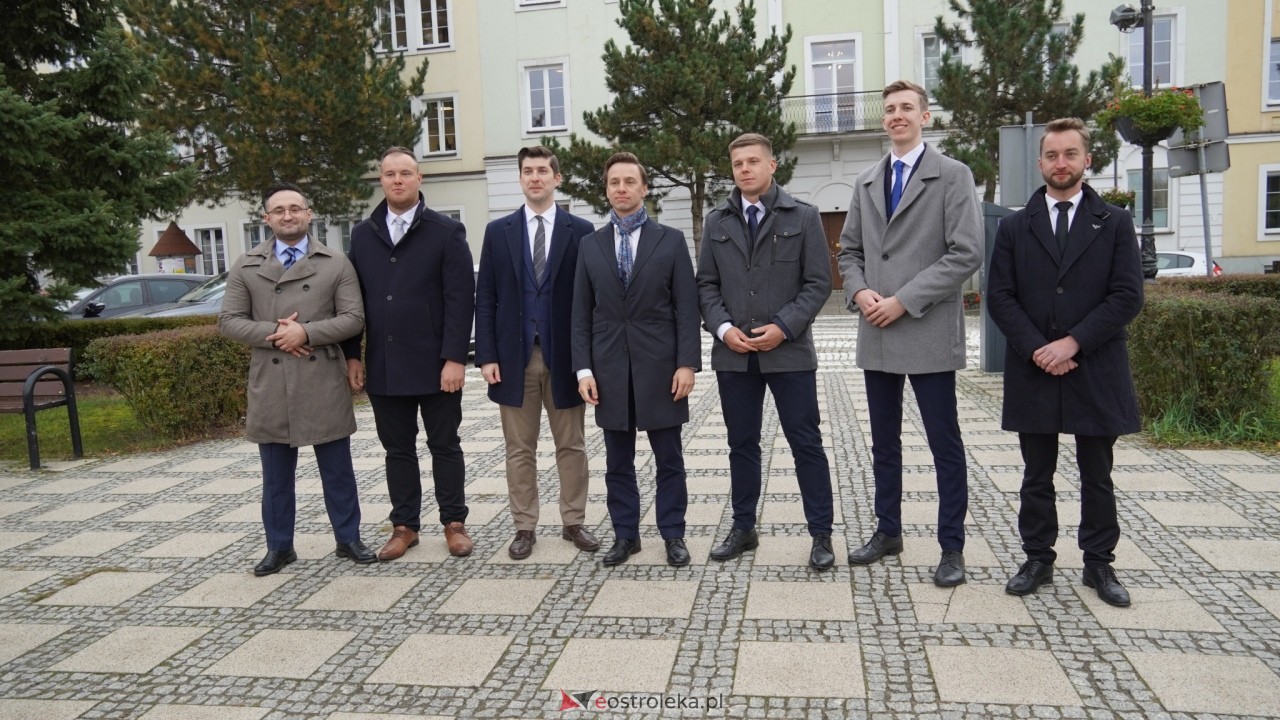 Konferencja prasowa z wicemarszałkiem Sejmu Krzysztofem Bosakiem w Ostrołęce [14.10.2026] - zdjęcie #34 - eOstroleka.pl