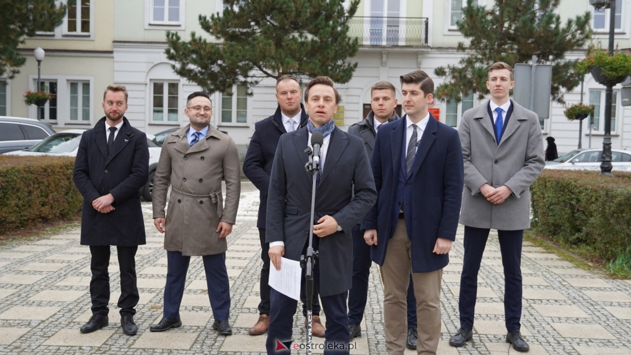 Konferencja prasowa z wicemarszałkiem Sejmu Krzysztofem Bosakiem w Ostrołęce [14.10.2026] - zdjęcie #26 - eOstroleka.pl