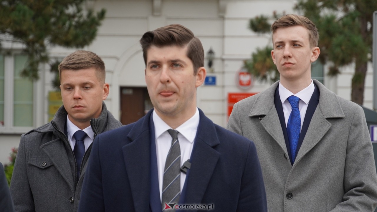 Konferencja prasowa z wicemarszałkiem Sejmu Krzysztofem Bosakiem w Ostrołęce [14.10.2026] - zdjęcie #22 - eOstroleka.pl