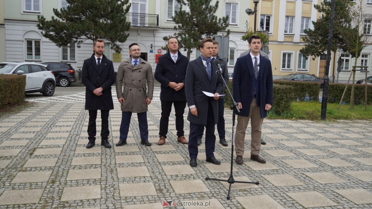 Konferencja prasowa z wicemarszałkiem Sejmu Krzysztofem Bosakiem w Ostrołęce [14.10.2026] - zdjęcie #21 - eOstroleka.pl