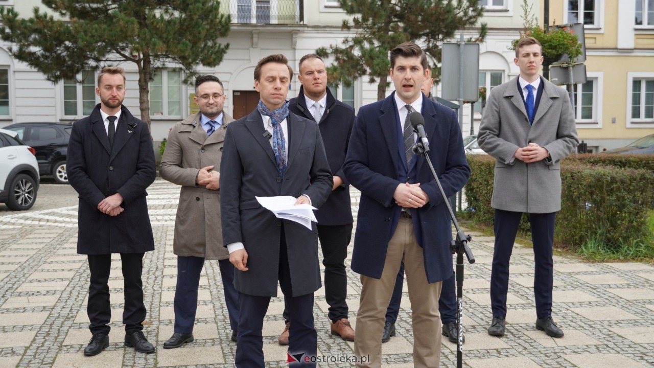 Konferencja prasowa z wicemarszałkiem Sejmu Krzysztofem Bosakiem w Ostrołęce [14.10.2026] - zdjęcie #20 - eOstroleka.pl
