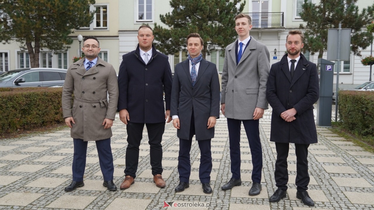Konferencja prasowa z wicemarszałkiem Sejmu Krzysztofem Bosakiem w Ostrołęce [14.10.2026] - zdjęcie #17 - eOstroleka.pl