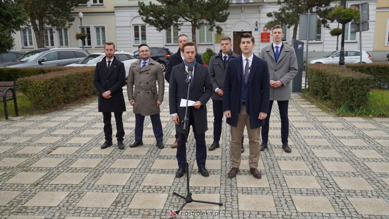 Konferencja prasowa z wicemarszałkiem Sejmu Krzysztofem Bosakiem w Ostrołęce [14.10.2026] - zdjęcie #13 - eOstroleka.pl