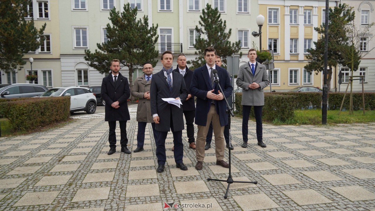 Konferencja prasowa z wicemarszałkiem Sejmu Krzysztofem Bosakiem w Ostrołęce [14.10.2026] - zdjęcie #10 - eOstroleka.pl