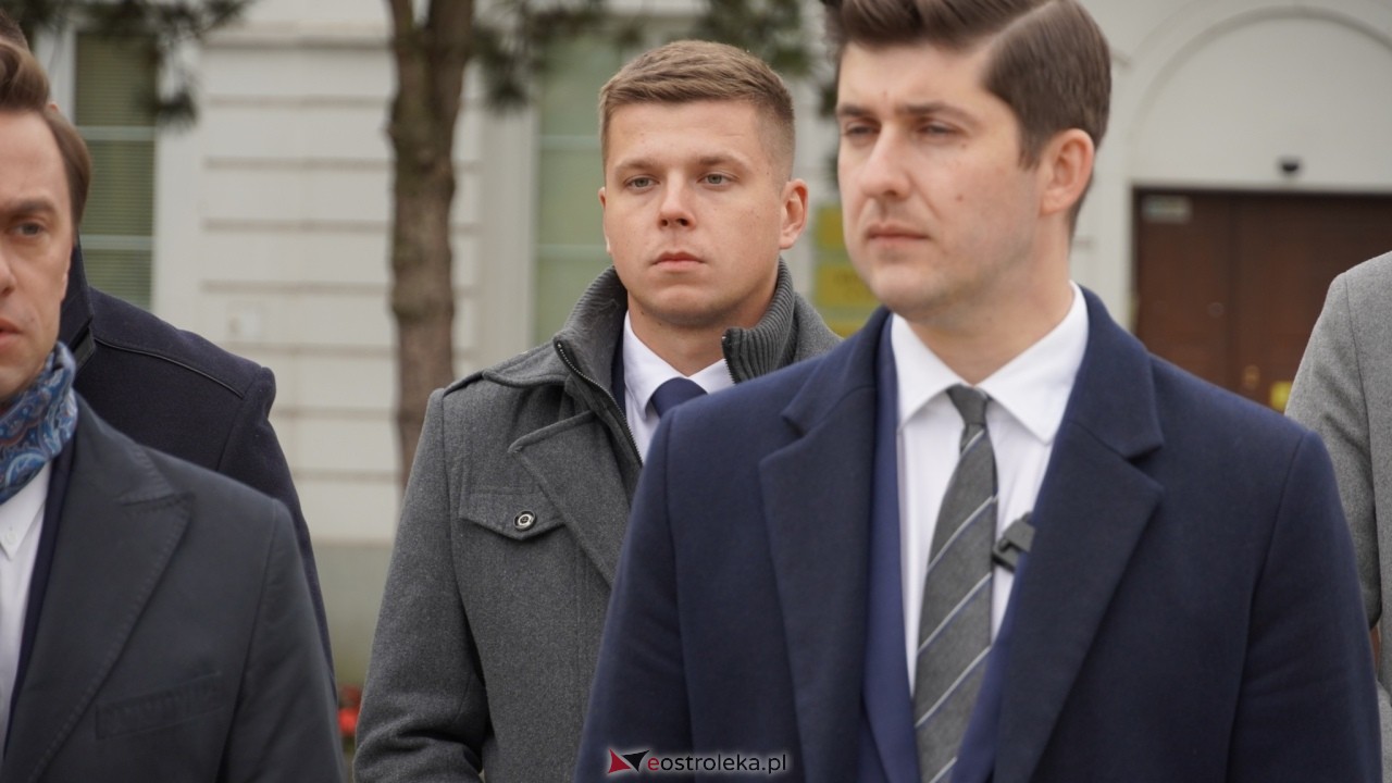 Konferencja prasowa z wicemarszałkiem Sejmu Krzysztofem Bosakiem w Ostrołęce [14.10.2026] - zdjęcie #11 - eOstroleka.pl