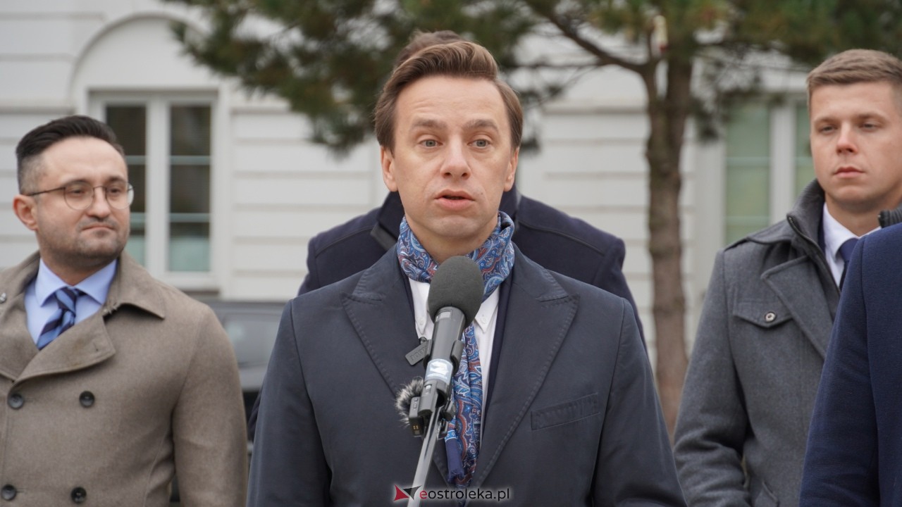 Konferencja prasowa z wicemarszałkiem Sejmu Krzysztofem Bosakiem w Ostrołęce [14.10.2026] - zdjęcie #8 - eOstroleka.pl
