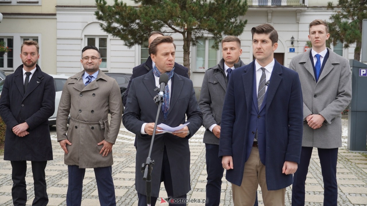 Konferencja prasowa z wicemarszałkiem Sejmu Krzysztofem Bosakiem w Ostrołęce [14.10.2026] - zdjęcie #5 - eOstroleka.pl