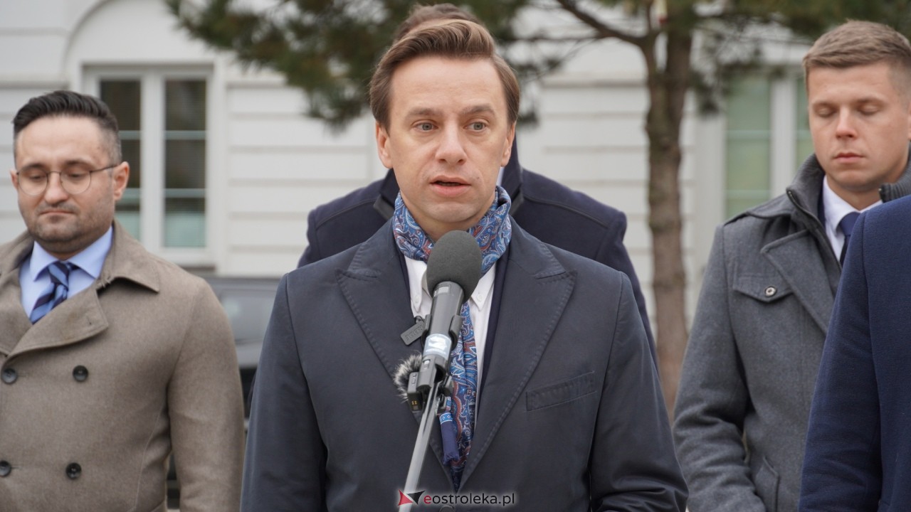 Konferencja prasowa z wicemarszałkiem Sejmu Krzysztofem Bosakiem w Ostrołęce [14.10.2026] - zdjęcie #1 - eOstroleka.pl